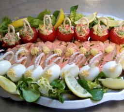 Saumon frais froid avec sa tomate et son oeuf farci Jeff1 Saumon frais froid avec sa tomate et son oeuf farci