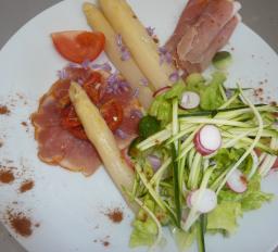 Jeff1  Roul�s d'asperges et sa salade croquante